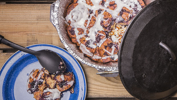 https://outdoors.com/wp-content/uploads/2014/04/Dutch_oven_blueberry_cinnamon_rolls_feature.jpg