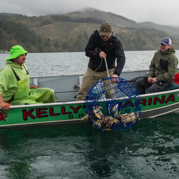 crabbing-on-the-oregon-coast-2