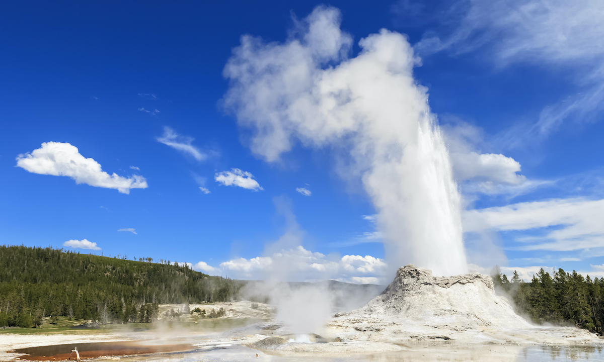 NEWS: Yellowstone National Park Rocked by Dozens of Earthquakes ...