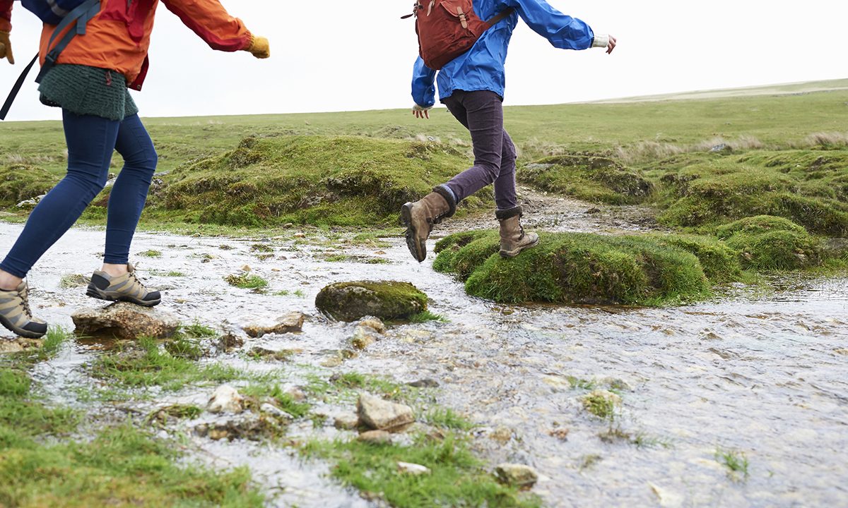 hiking-shoes-under-200