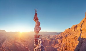 how-climbings-three-points-of-contact-helps-bear-grylls-in-life