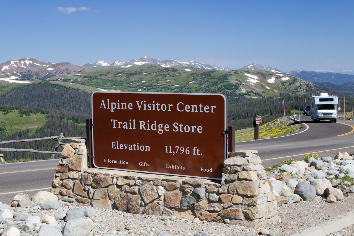 crowds at rmnp