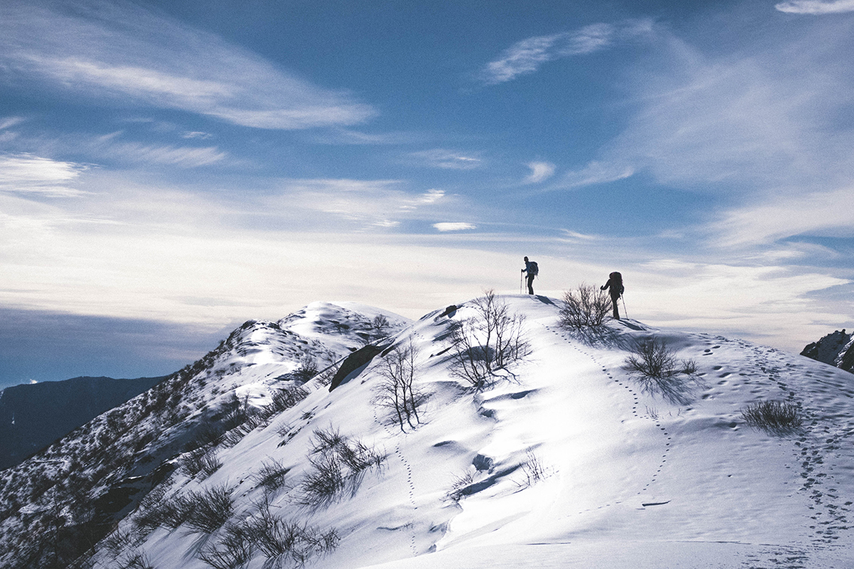 how-to-use-trekking-poles