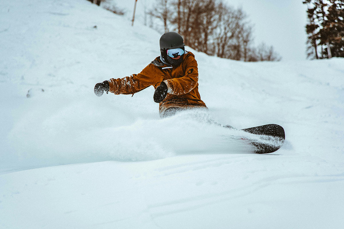 how-to-dress-for-skiing-or-snowboarding