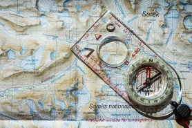 best-hiking-compasses