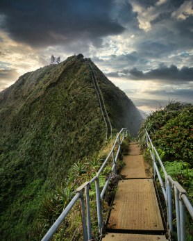 Haiku stairs demolition