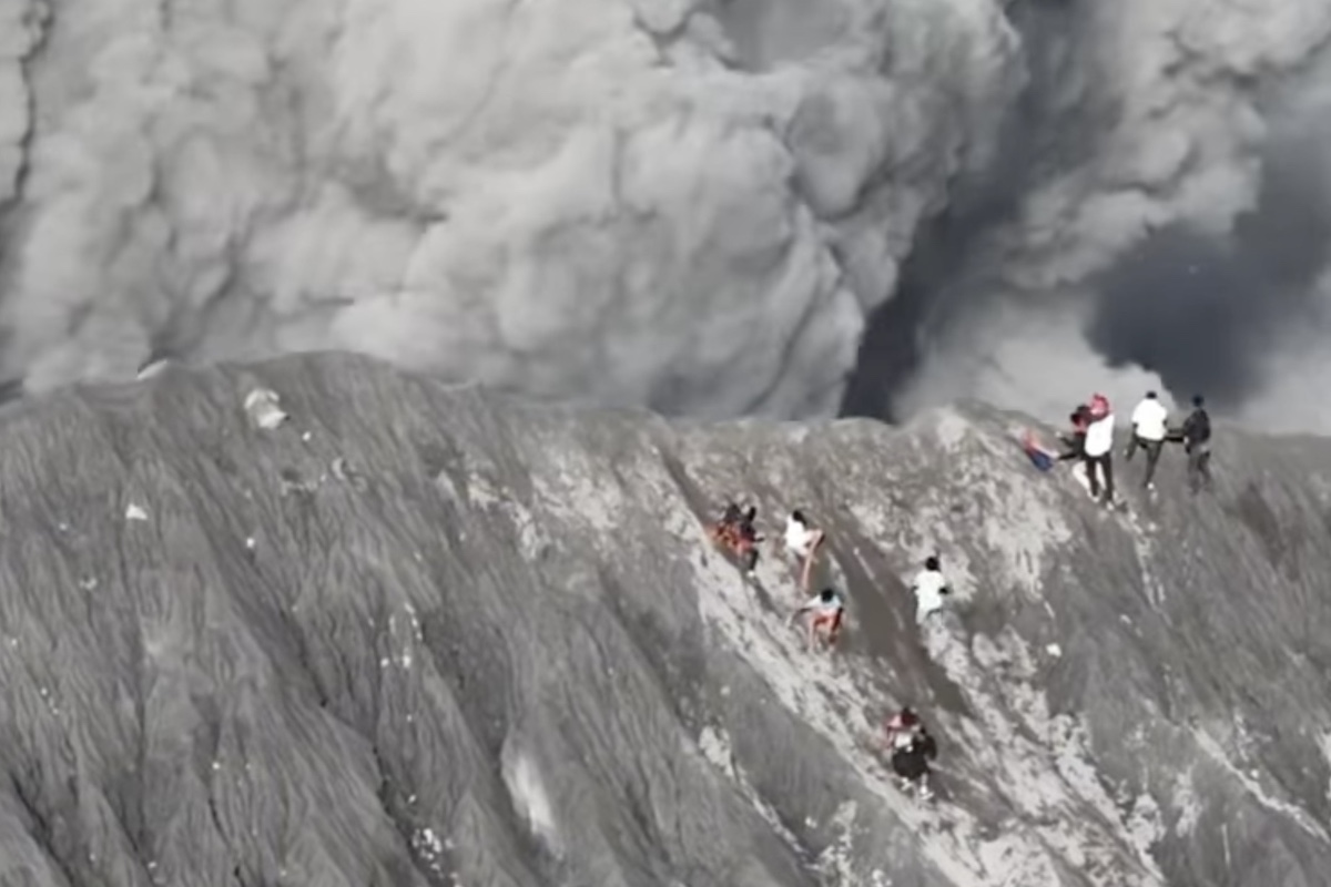 hikers Mount Dukono eruption