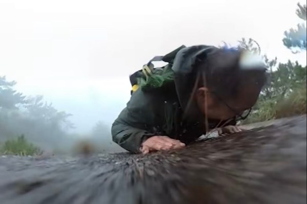 hiker slips and falls down mountain China