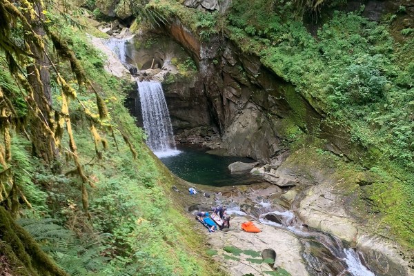 hiker survives fall washington waterfall