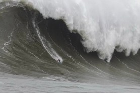 world record breaking wave surfing