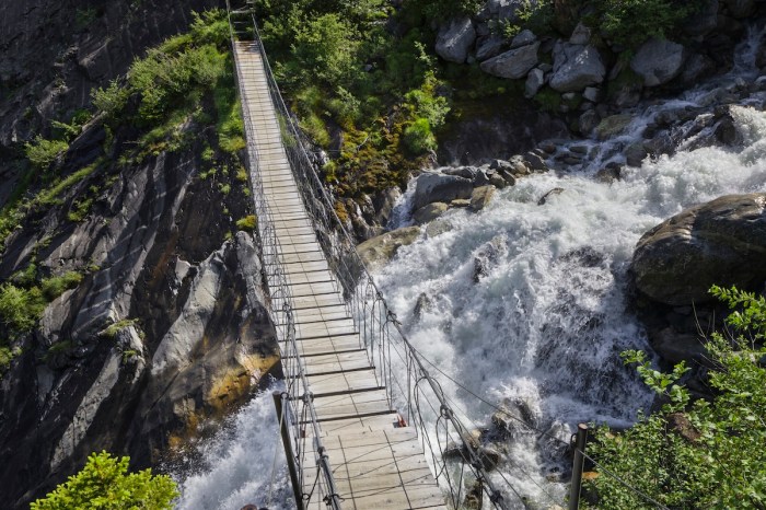throw big rocks bridge