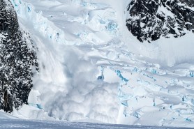 skiers avalanche