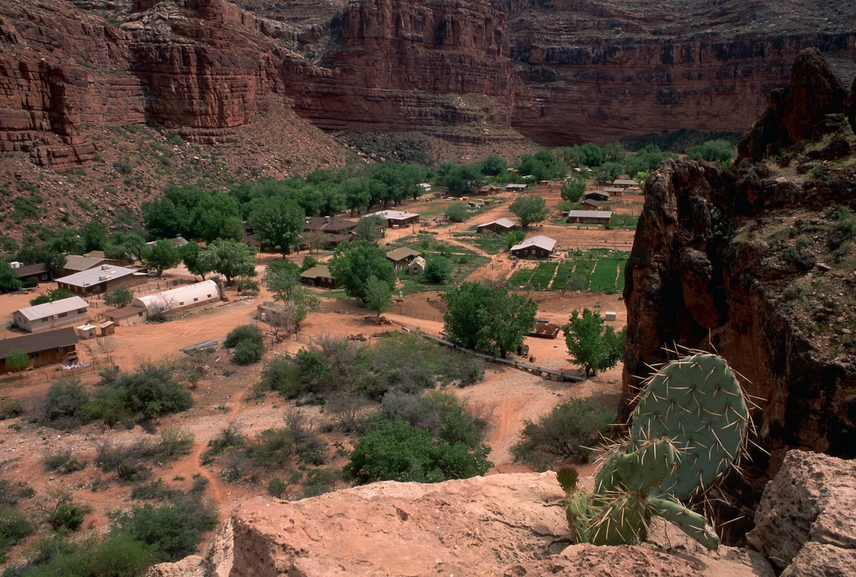 people live grand canyon