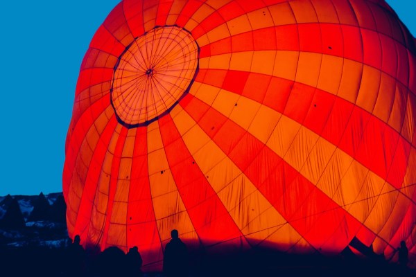 hot air balloon crashes