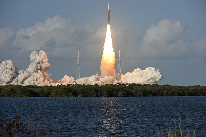 artemis II airplane launch window