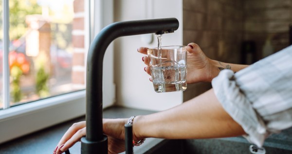 High School Student Amazed The World After She Built A Water Filter That Can Remove 95% Of Microplastics