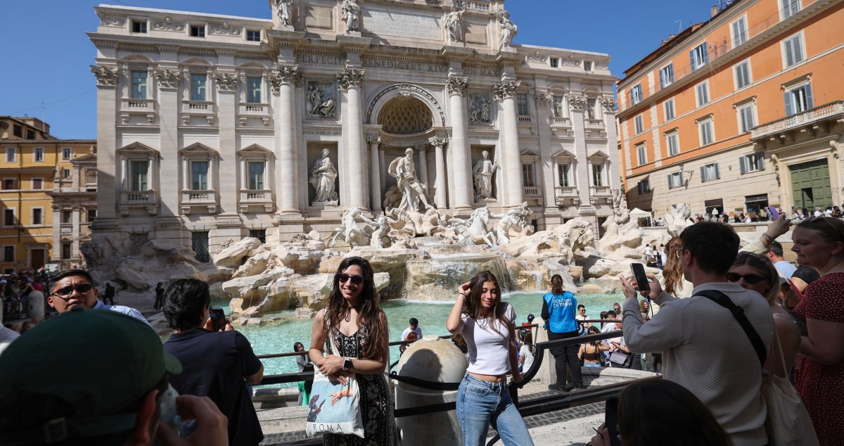 Tourist Damaged Florence’s ‘Fountain of Neptune’ After Being Peer Pressured To Grope It