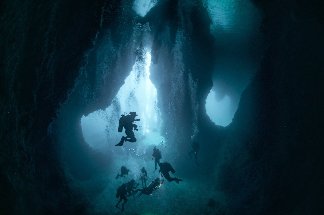 scuba divers maldives
