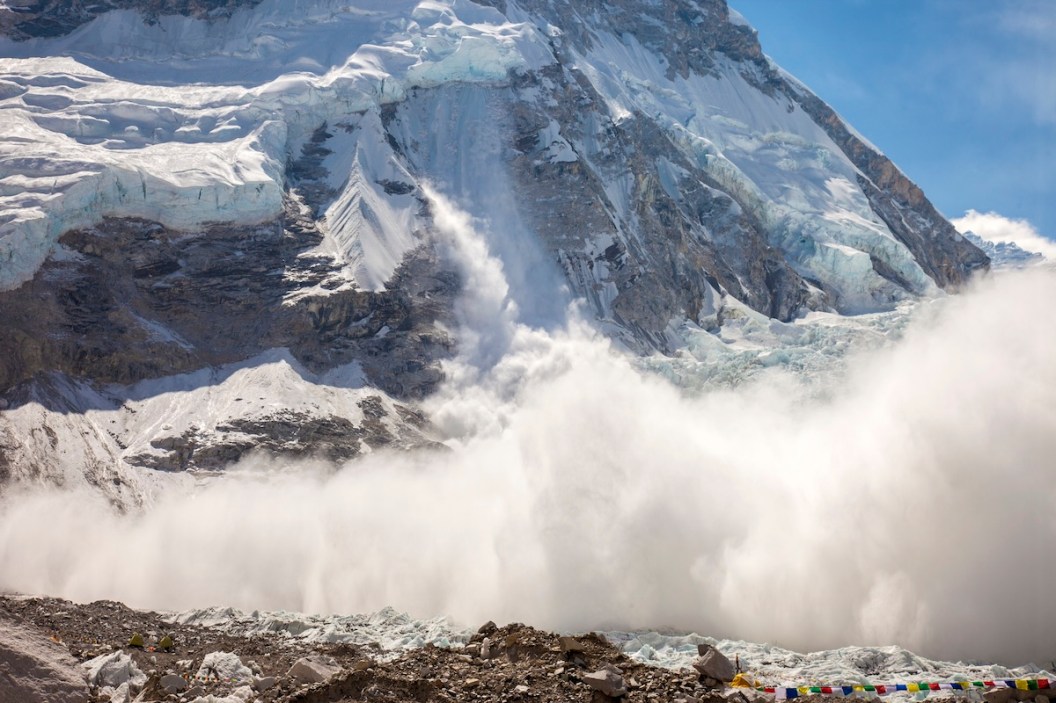 Avalanche everest