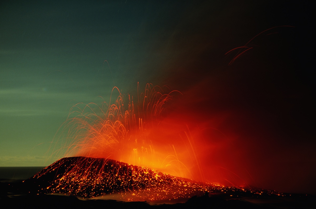 hawaii volcano rainbow