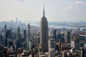 couple empire state building