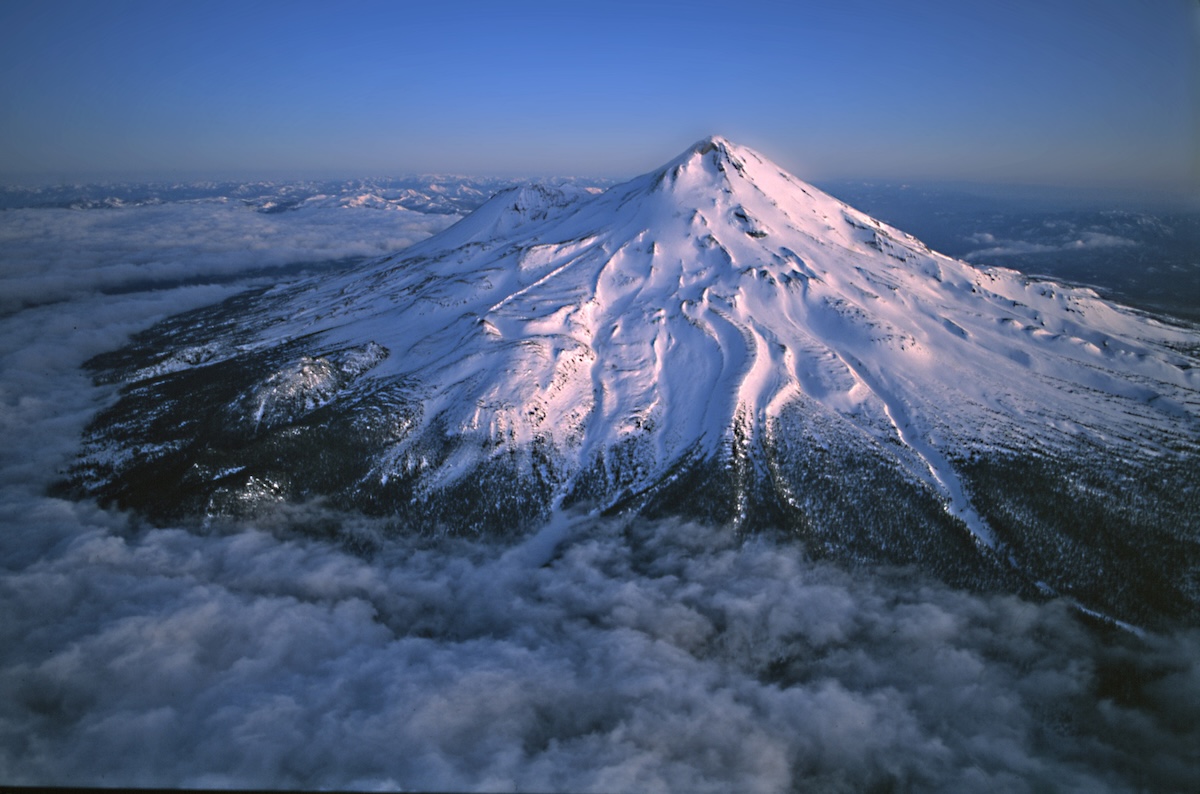 climber fell 1500 feet mount shasta