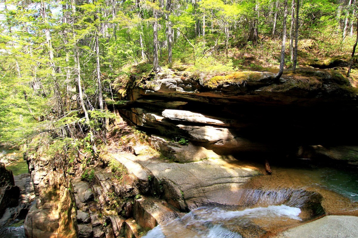mysterious hanging boulder new hampshire