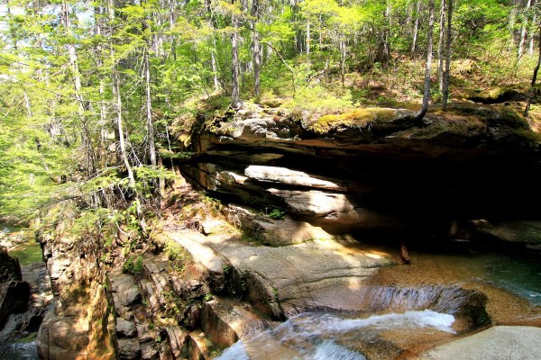 mysterious hanging boulder new hampshire
